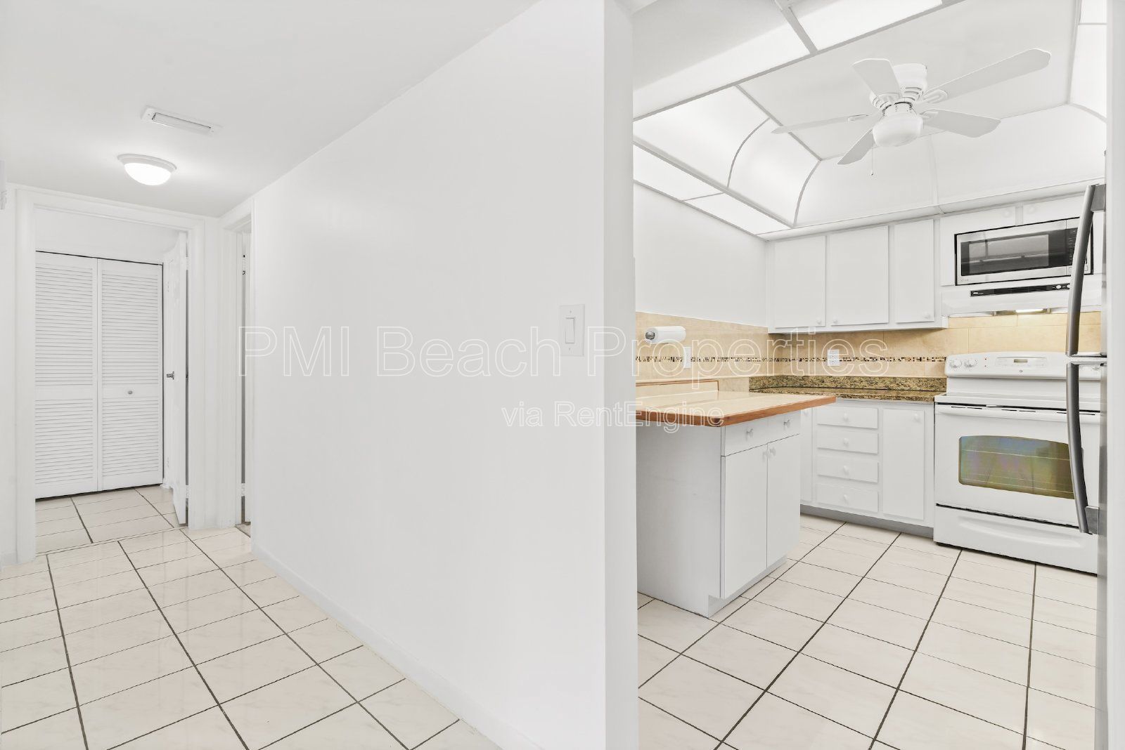 Welcome to this meticulously cared for 2 bedroom/2bath in the Laurels community. property image