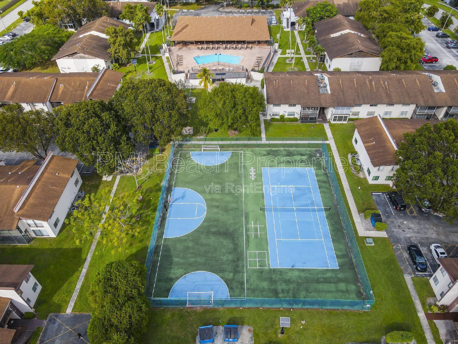 Welcome to this meticulously cared for 2 bedroom/2bath in the Laurels community. property image