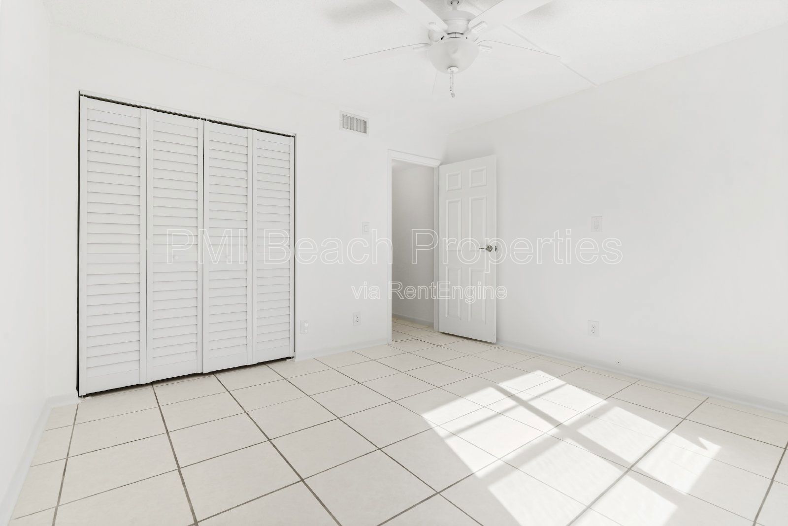 Welcome to this meticulously cared for 2 bedroom/2bath in the Laurels community. property image