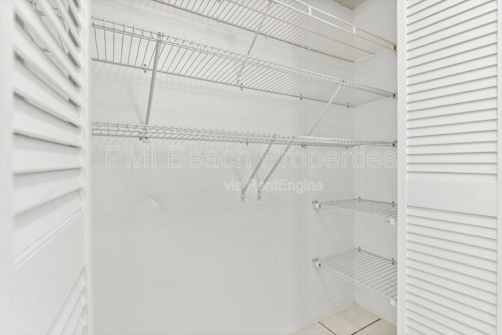 Welcome to this meticulously cared for 2 bedroom/2bath in the Laurels community. property image