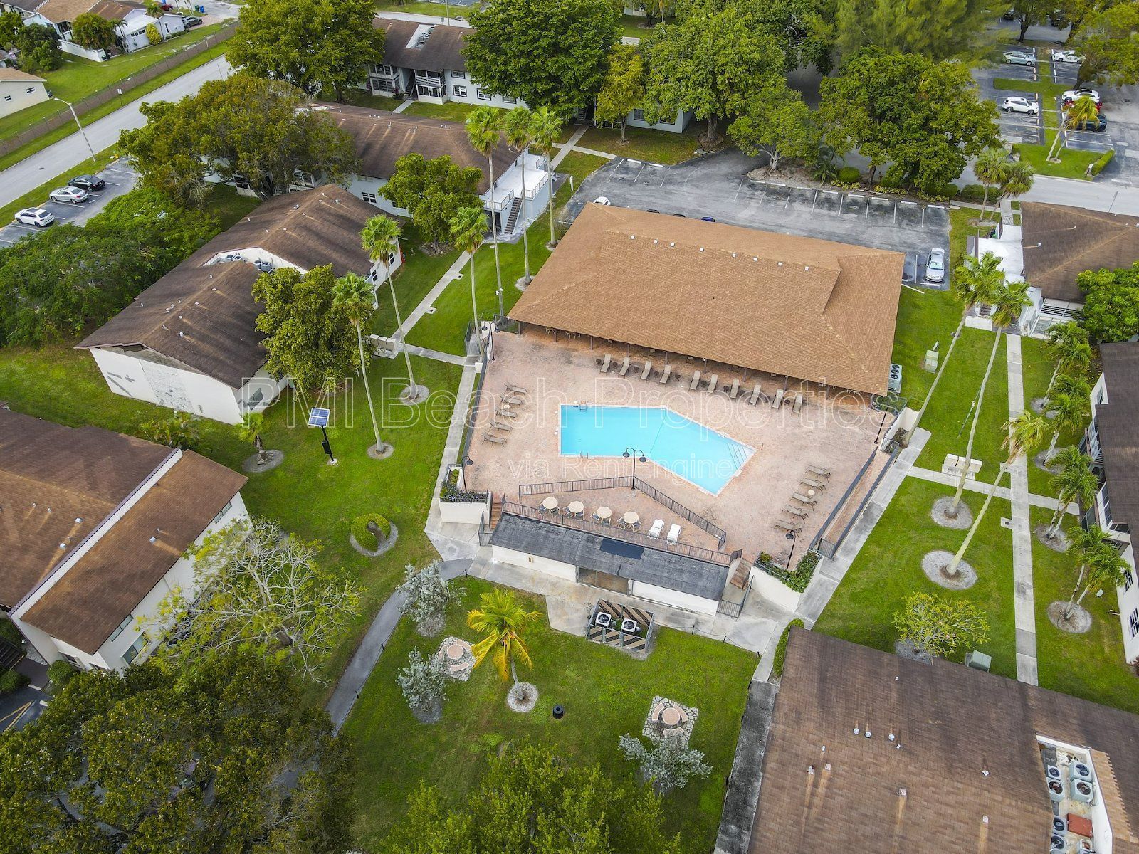 Welcome to this meticulously cared for 2 bedroom/2bath in the Laurels community. property image