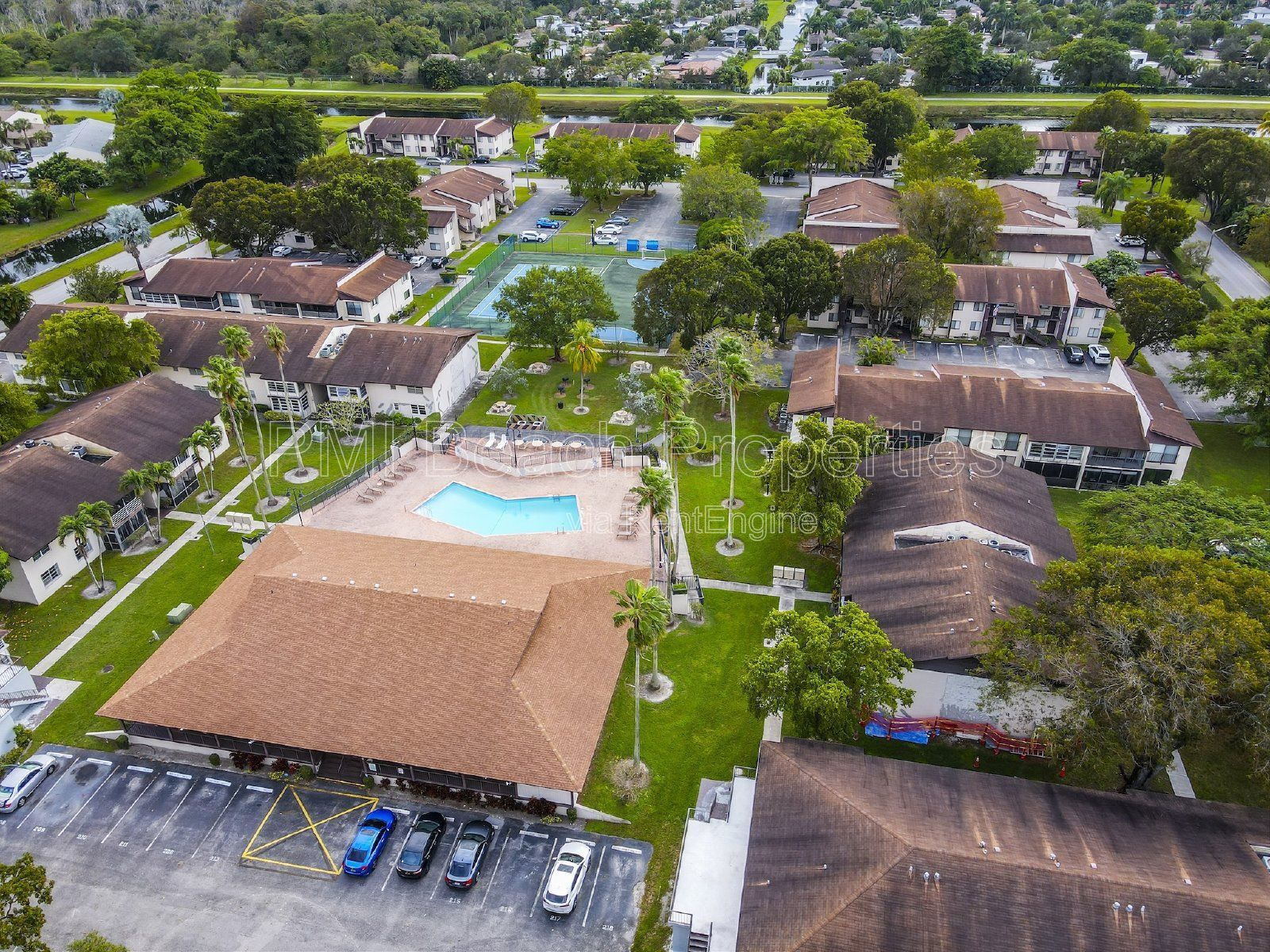 Welcome to this meticulously cared for 2 bedroom/2bath in the Laurels community. property image