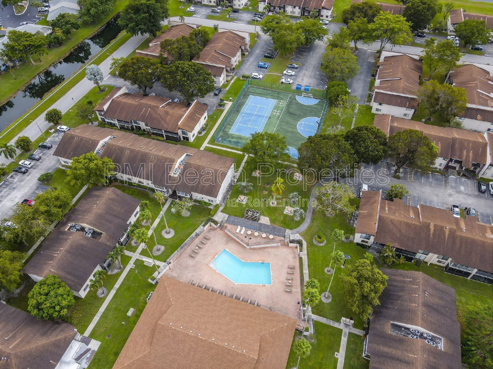 Welcome to this meticulously cared for 2 bedroom/2bath in the Laurels community. property image