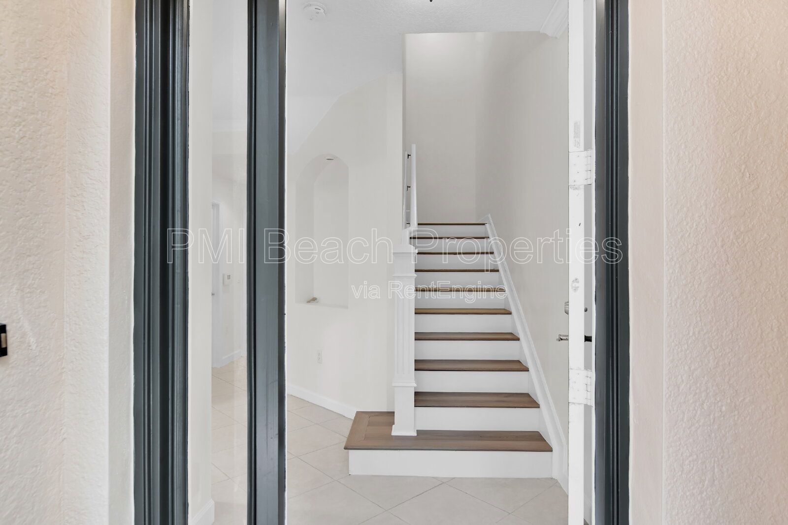 Beautiful 3 BR, 3.5 BA luxury townhome property image