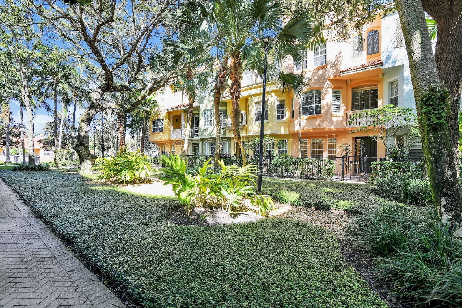 Beautiful 3 BR, 3.5 BA luxury townhome property image