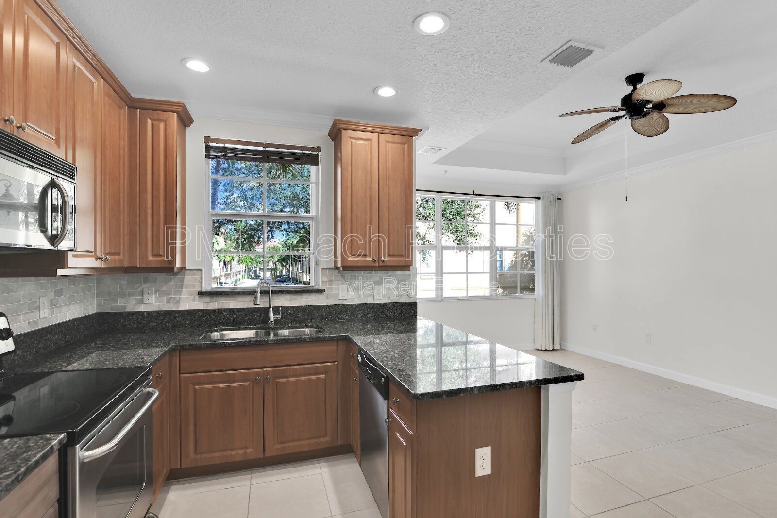 Beautiful 3 BR, 3.5 BA luxury townhome property image