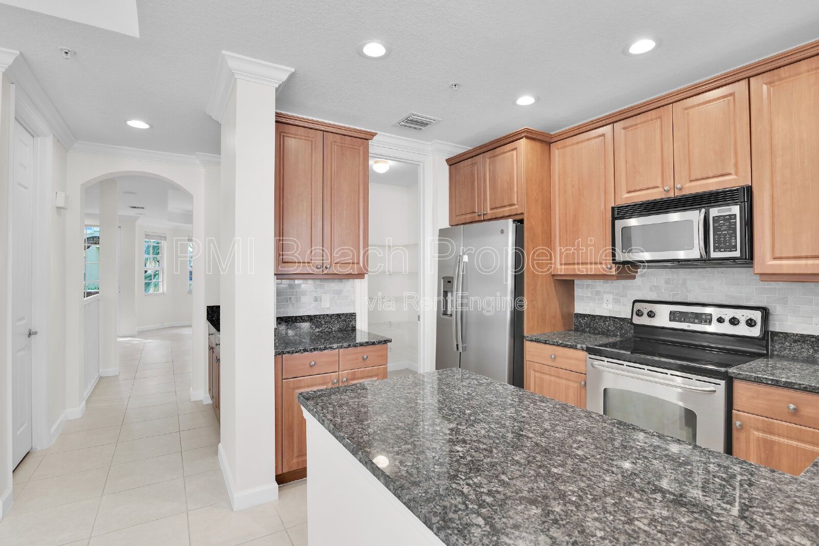 Beautiful 3 BR, 3.5 BA luxury townhome property image