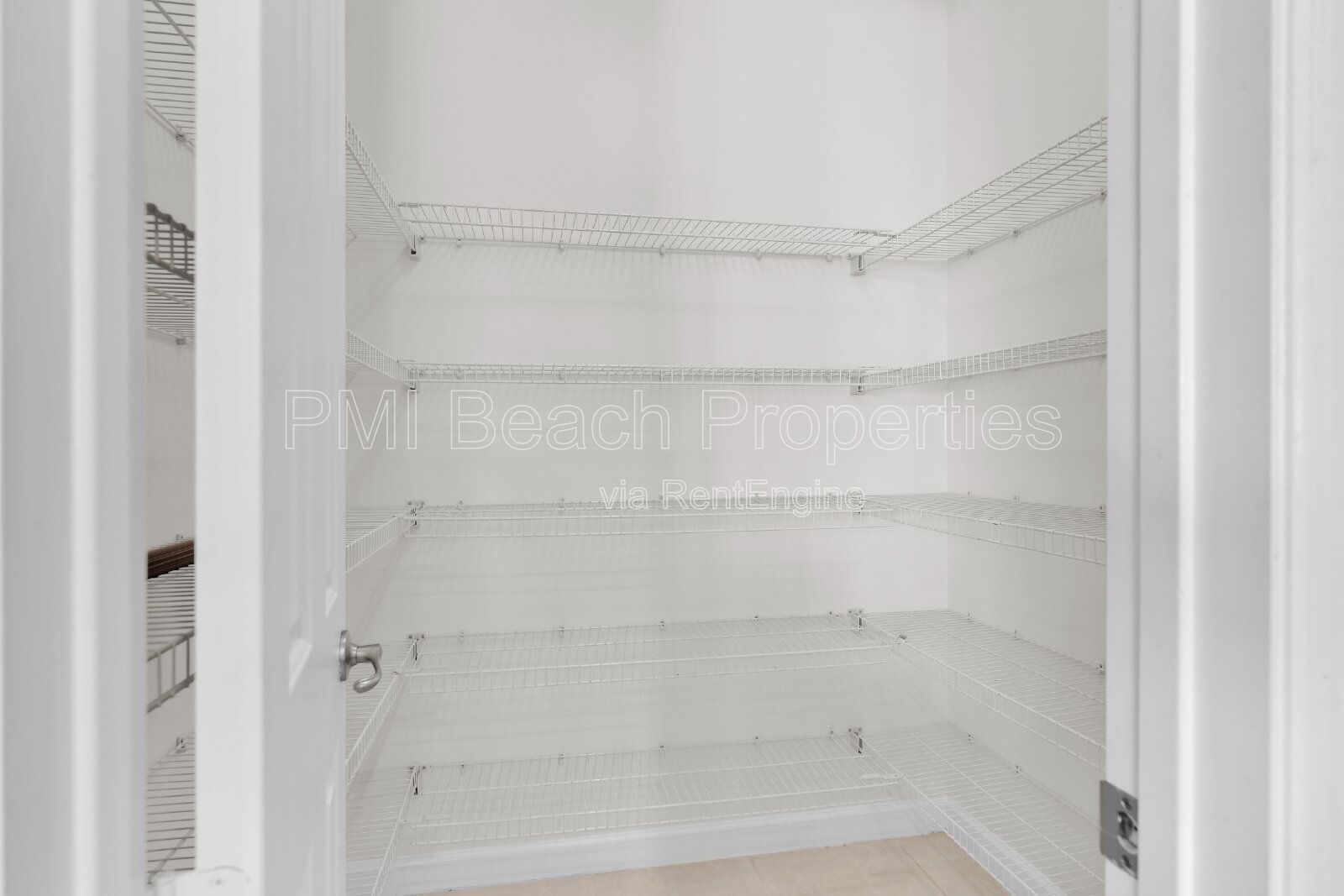 Beautiful 3 BR, 3.5 BA luxury townhome property image