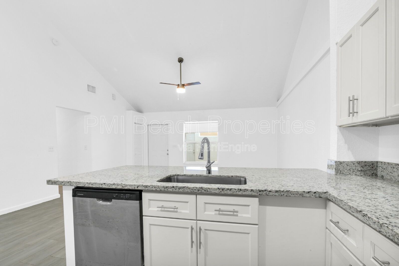 Large 4 Bedroom, 2 Bath Townhouse in Wellington! property image