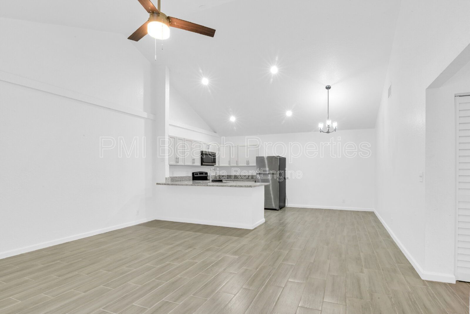 Large 4 Bedroom, 2 Bath Townhouse in Wellington! property image