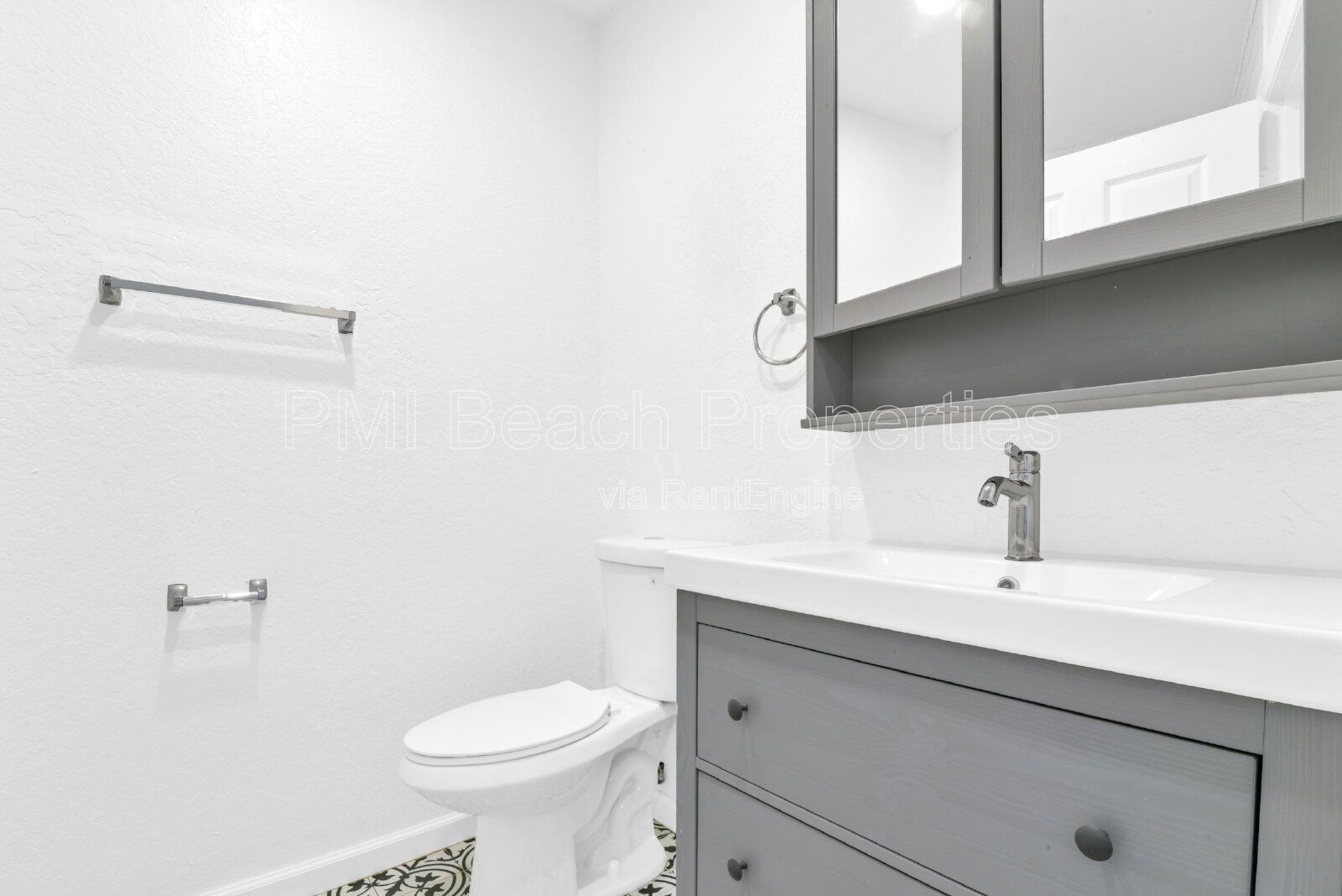 Large 4 Bedroom, 2 Bath Townhouse in Wellington! property image