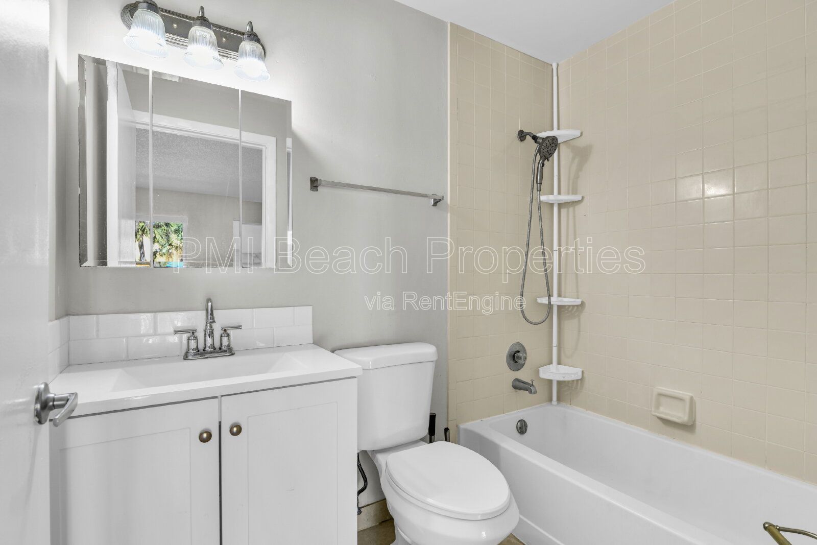 Welcome to this spacious and refreshed 2 Bed/2 Bath condo with an in unit washer and dryer, New Bathrooms and fresh paint throughout. property image