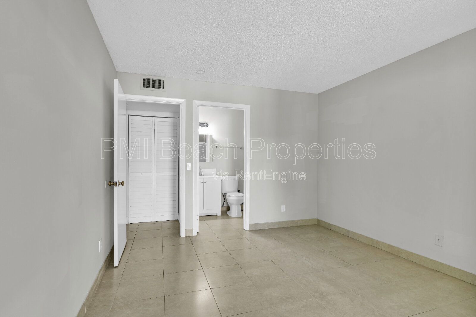 Welcome to this spacious and refreshed 2 Bed/2 Bath condo with an in unit washer and dryer, New Bathrooms and fresh paint throughout. property image