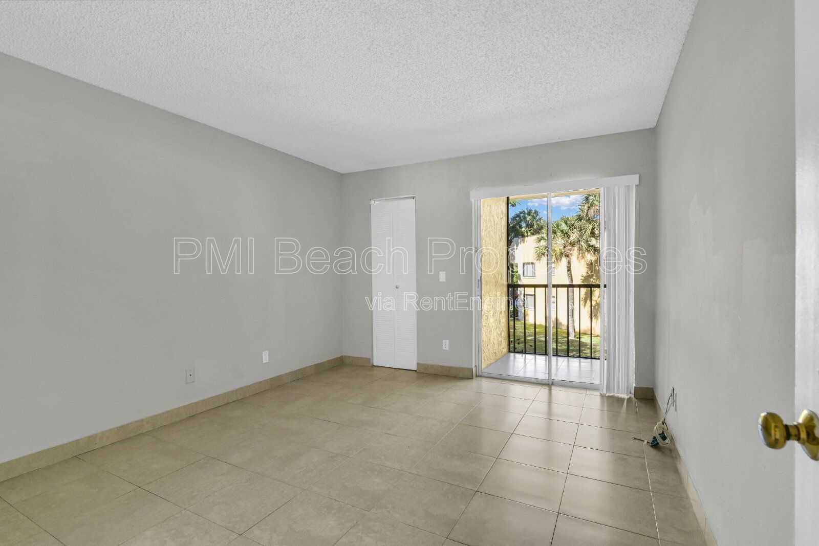 Welcome to this spacious and refreshed 2 Bed/2 Bath condo with an in unit washer and dryer, New Bathrooms and fresh paint throughout. property image