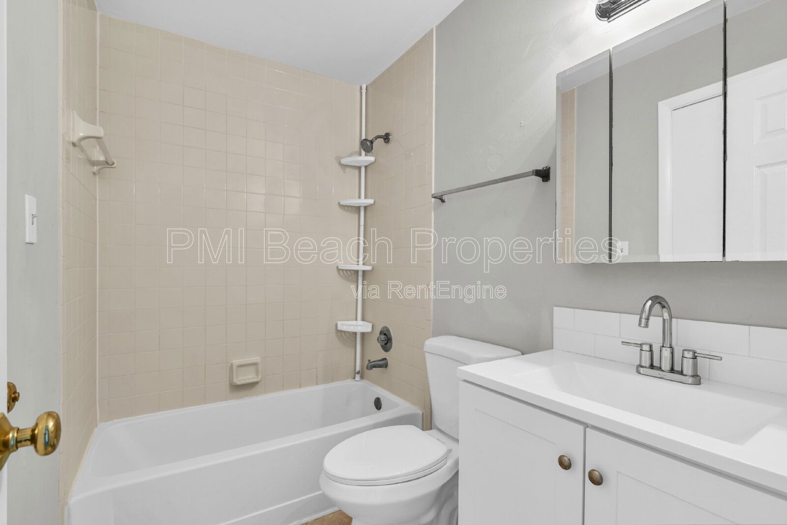 Welcome to this spacious and refreshed 2 Bed/2 Bath condo with an in unit washer and dryer, New Bathrooms and fresh paint throughout. property image