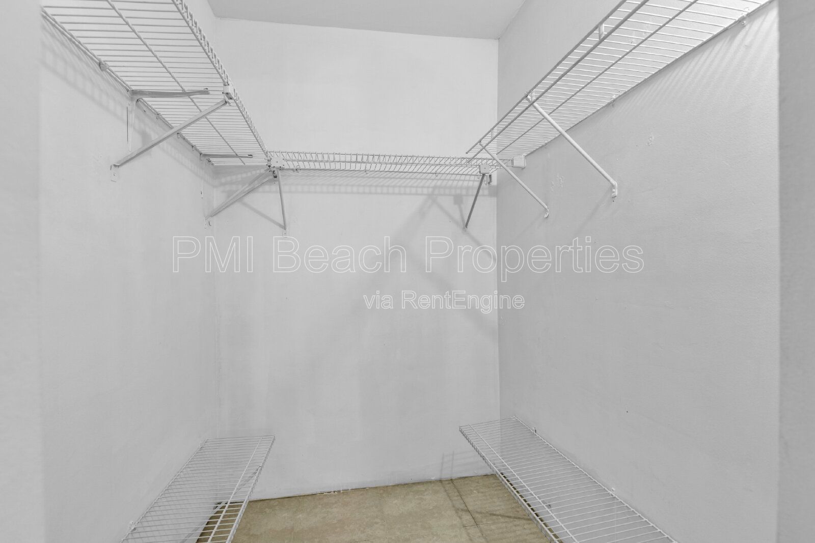 Welcome to this spacious and refreshed 2 Bed/2 Bath condo with an in unit washer and dryer, New Bathrooms and fresh paint throughout. property image
