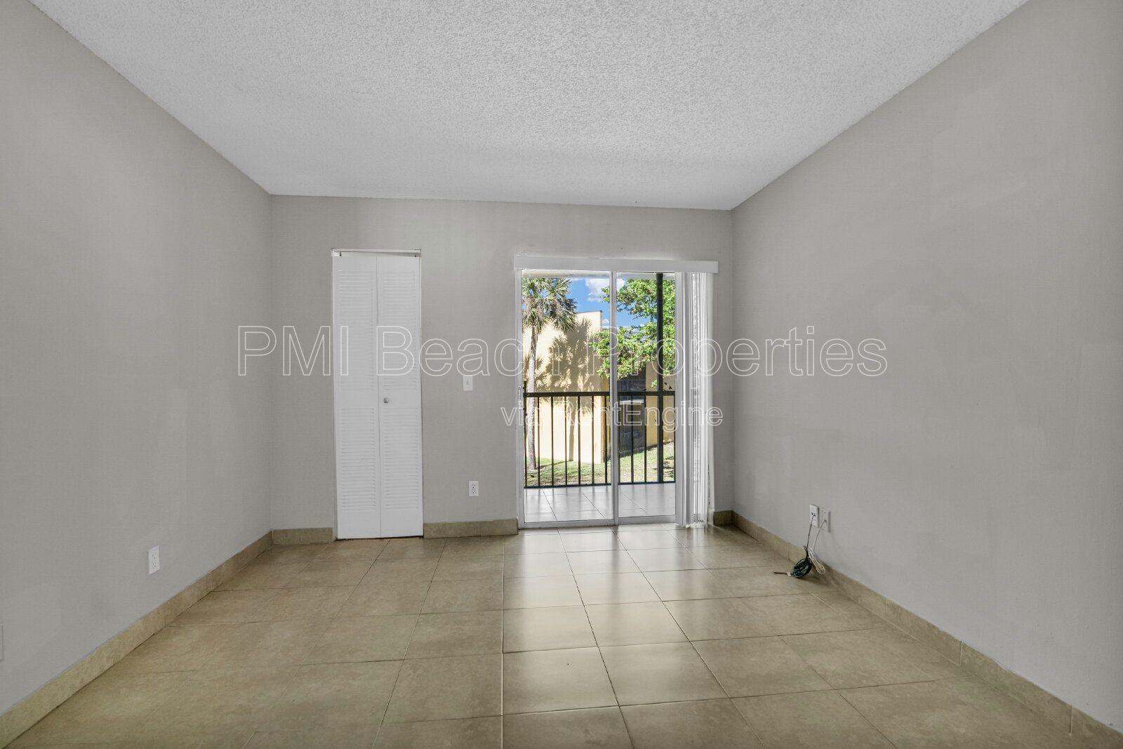 Welcome to this spacious and refreshed 2 Bed/2 Bath condo with an in unit washer and dryer, New Bathrooms and fresh paint throughout. property image