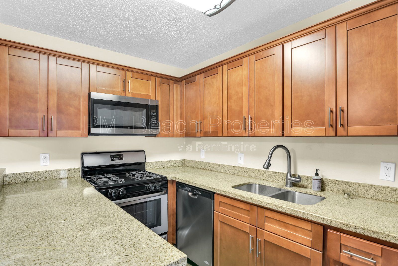 Charming 2-Bed Oasis with 2.5 Baths at 2333 Waterside Dr, Lake Worth - 1328 Sq Ft of Comfort! property image