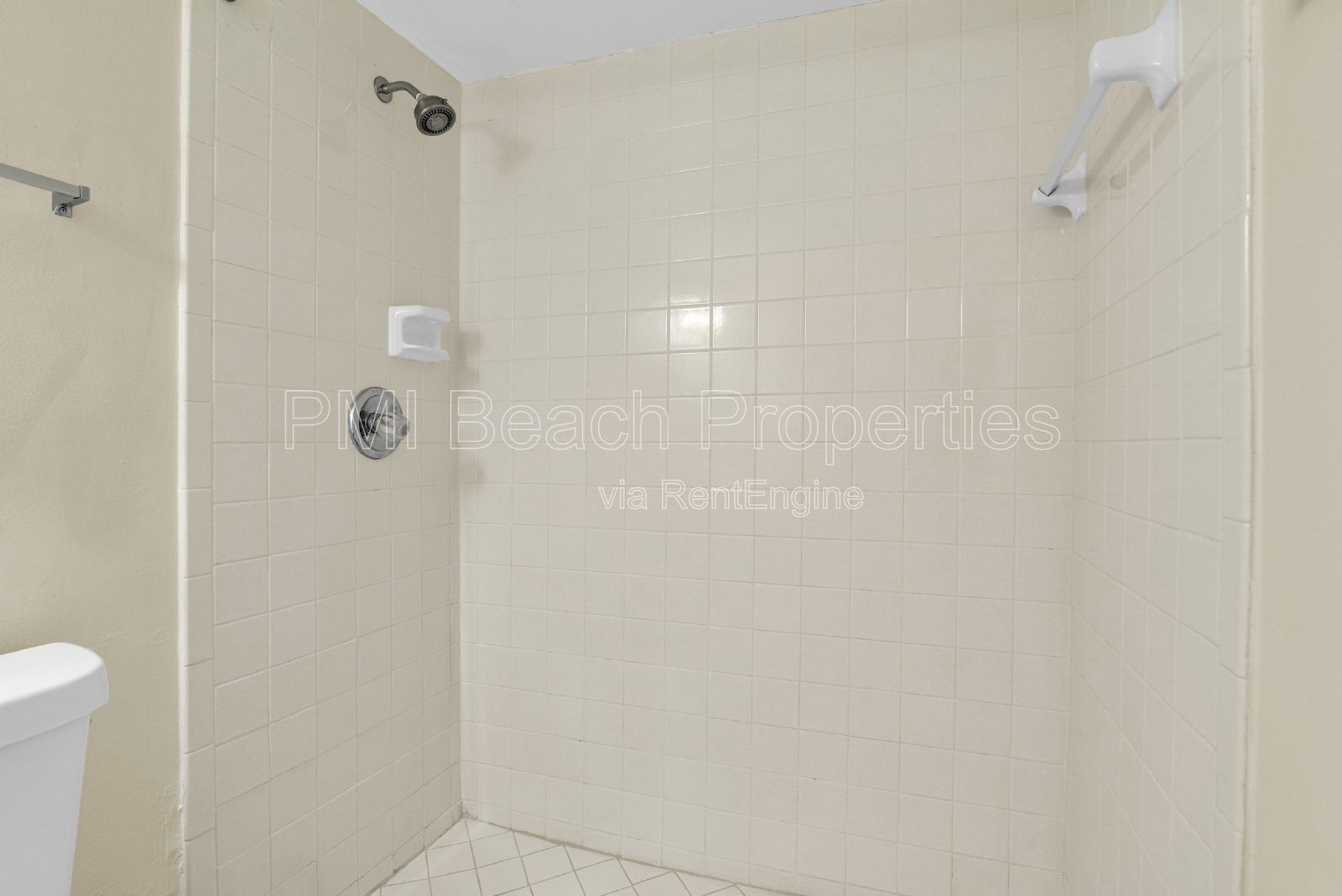 Charming 2-Bed Oasis with 2.5 Baths at 2333 Waterside Dr, Lake Worth - 1328 Sq Ft of Comfort! property image