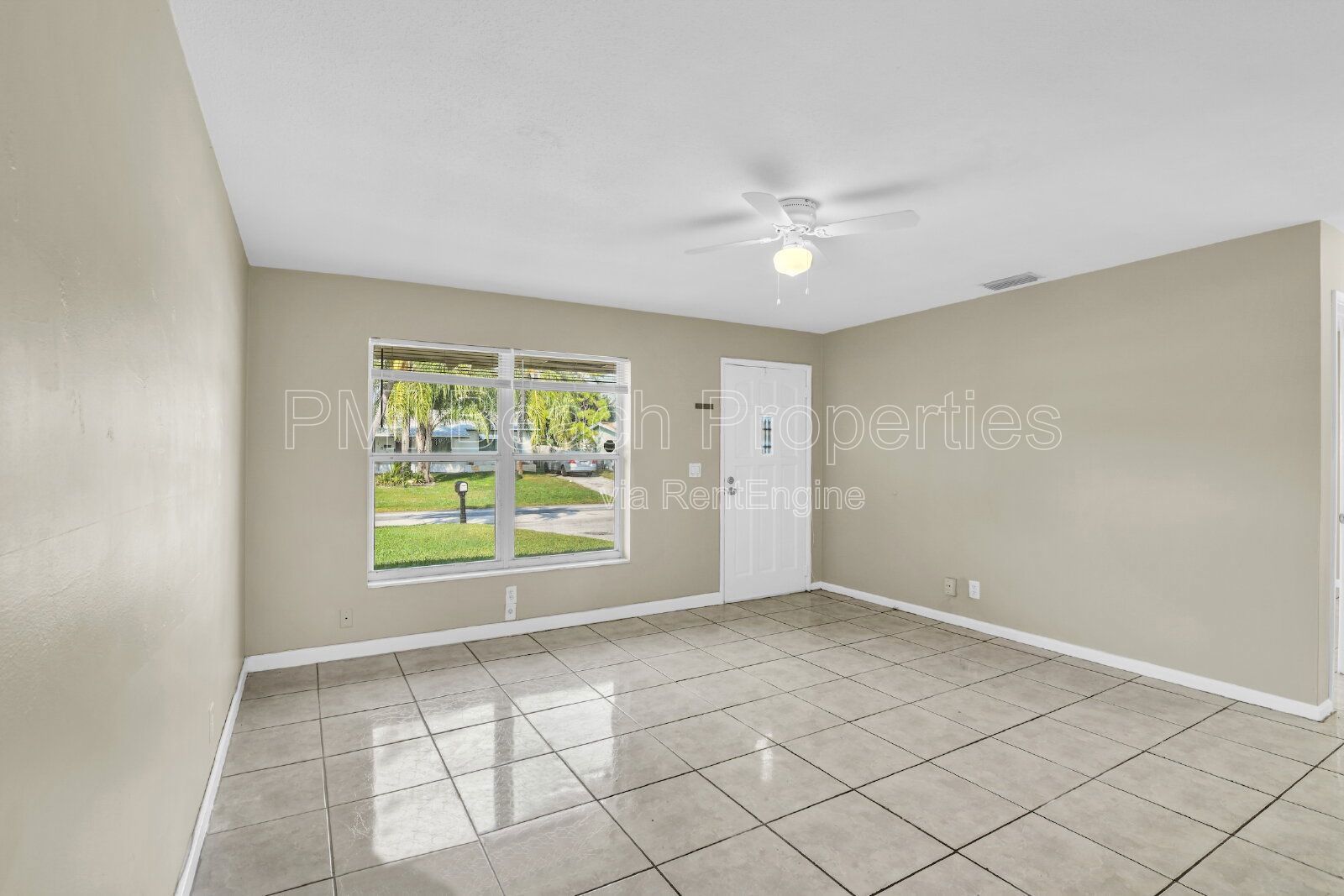 Conveniently located 2 bed/ 1 bath with Back Yard property image