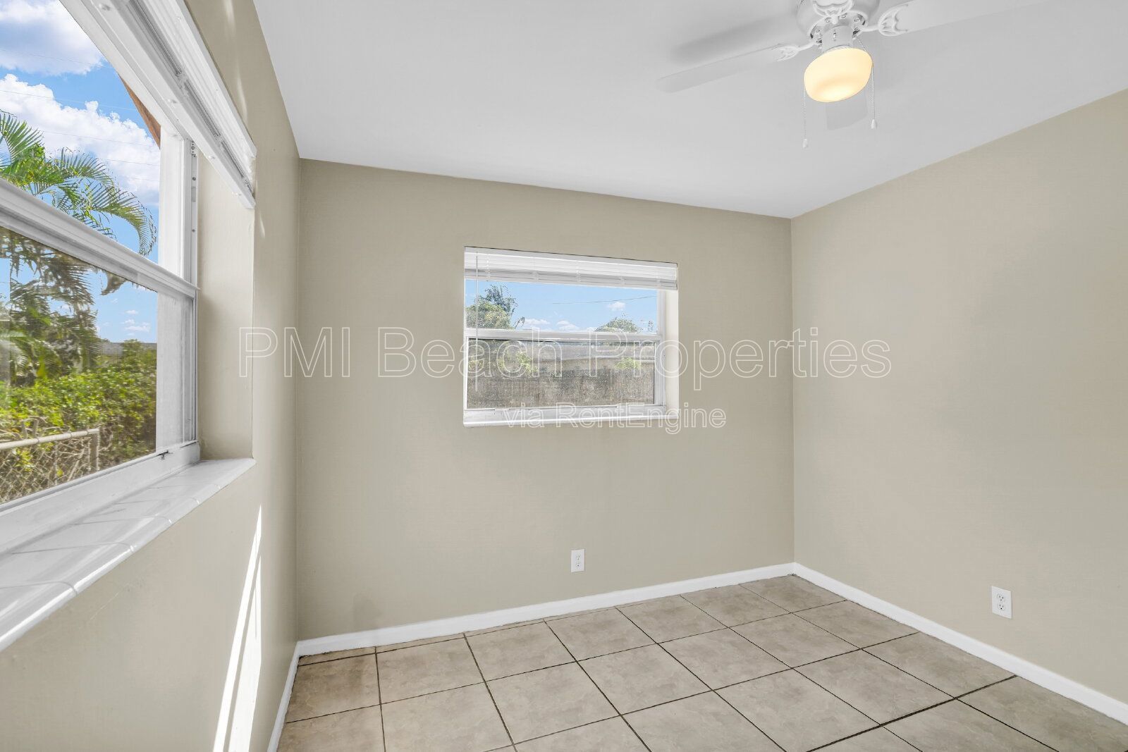 Conveniently located 2 bed/ 1 bath with Back Yard property image