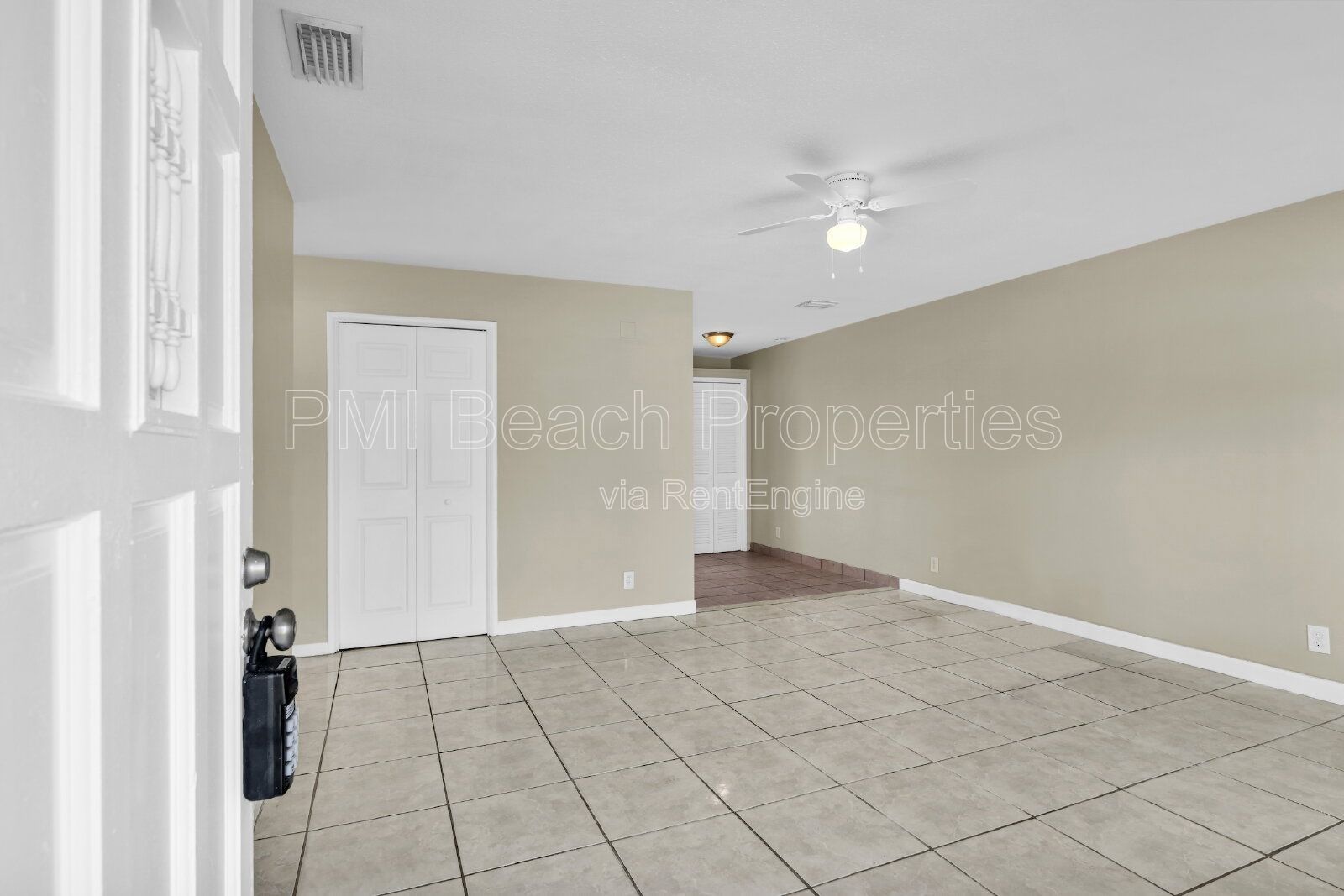 Conveniently located 2 bed/ 1 bath with Back Yard property image