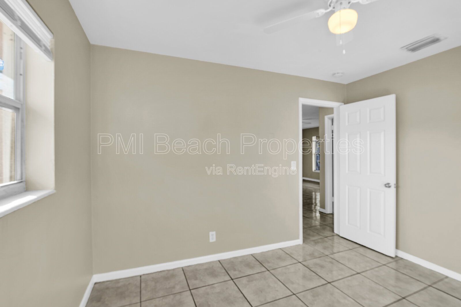 Conveniently located 2 bed/ 1 bath with Back Yard property image