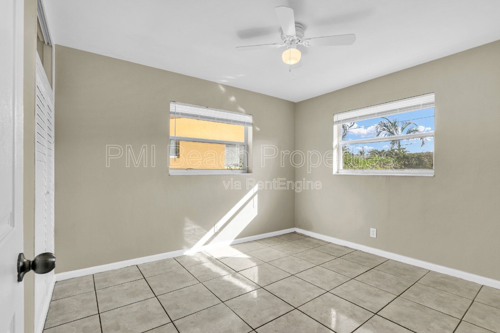 Conveniently located 2 bed/ 1 bath with Back Yard property image