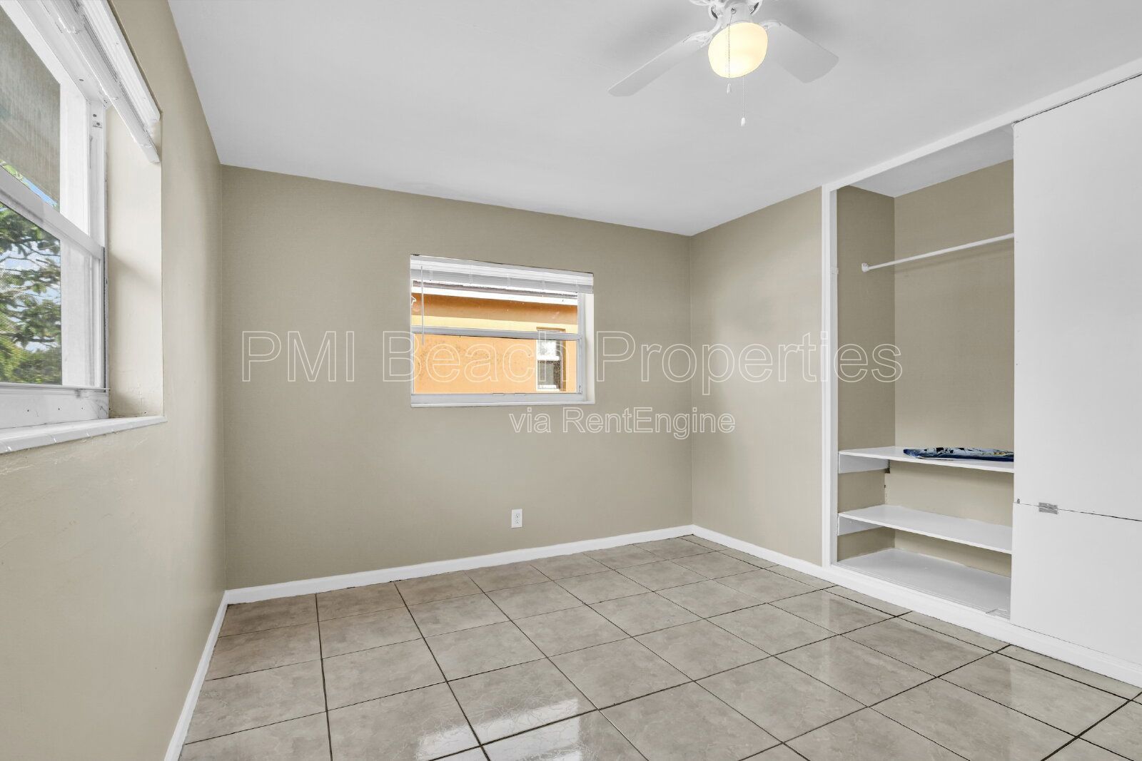 Conveniently located 2 bed/ 1 bath with Back Yard property image