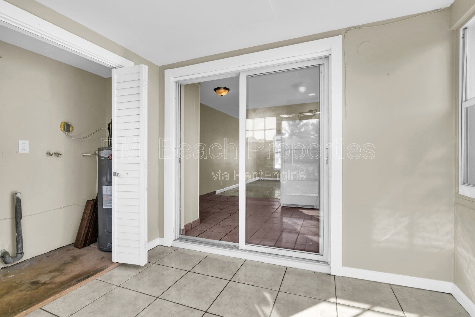 Conveniently located 2 bed/ 1 bath with Back Yard property image