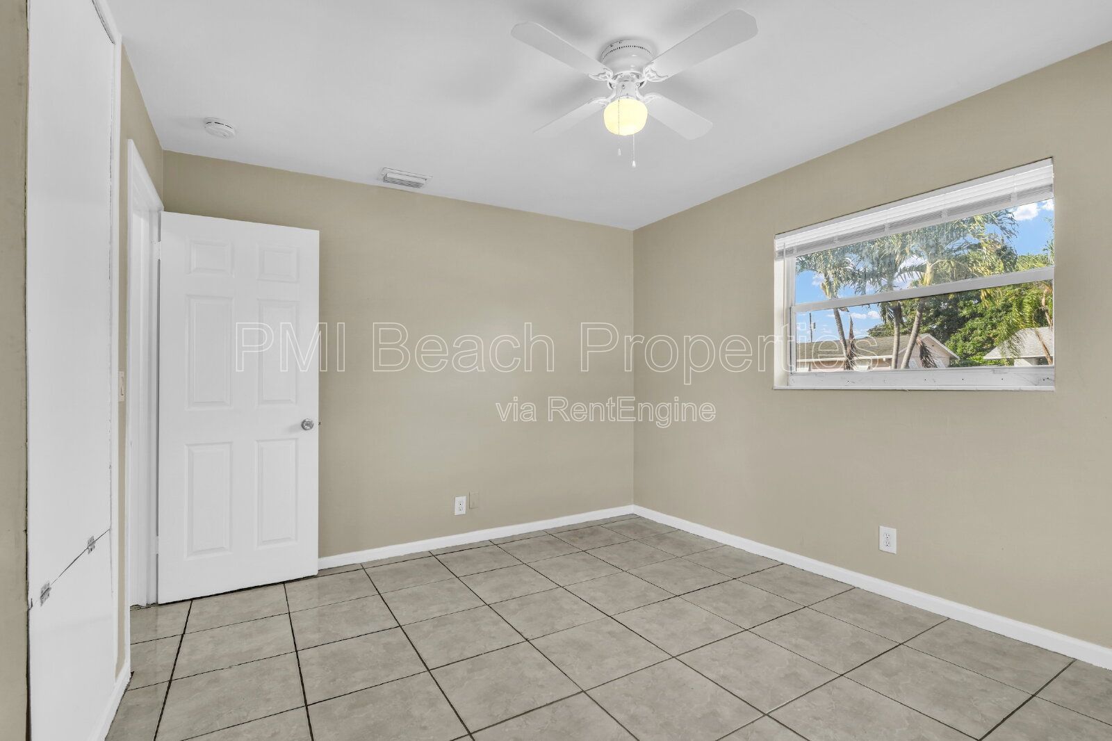 Conveniently located 2 bed/ 1 bath with Back Yard property image