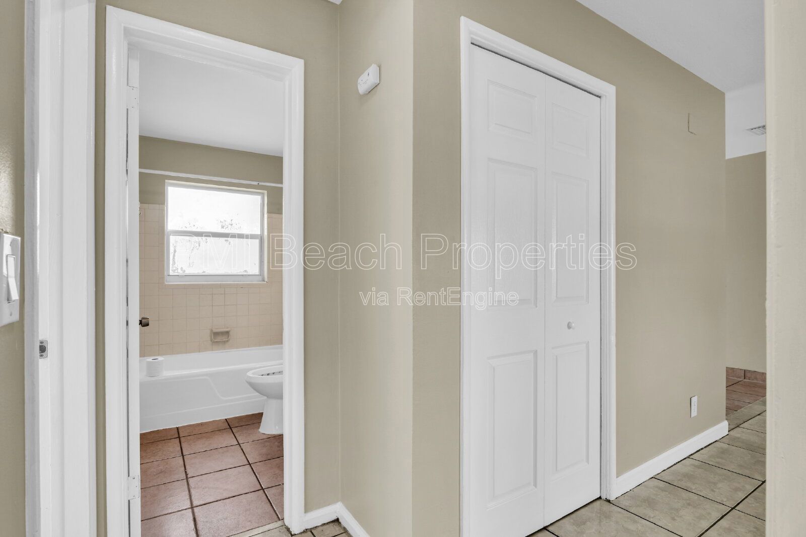 Conveniently located 2 bed/ 1 bath with Back Yard property image