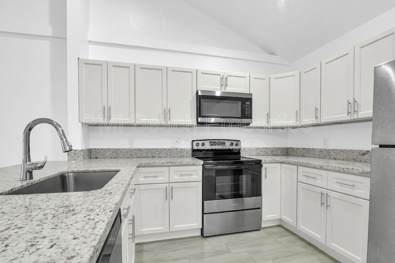 Spacious 4 Bedroom Townhouse in Wellington! property image