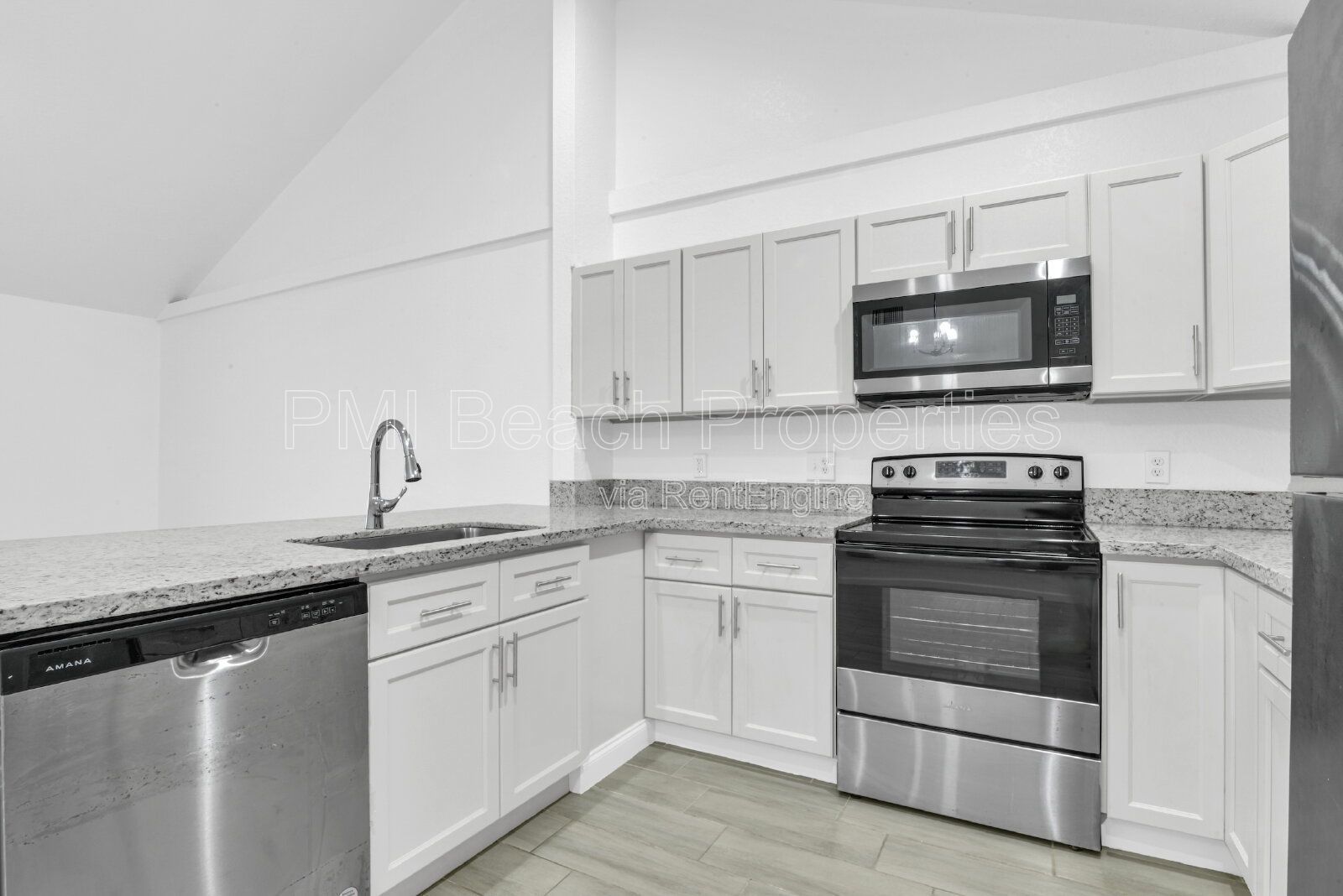 Spacious 4 Bedroom Townhouse in Wellington! property image