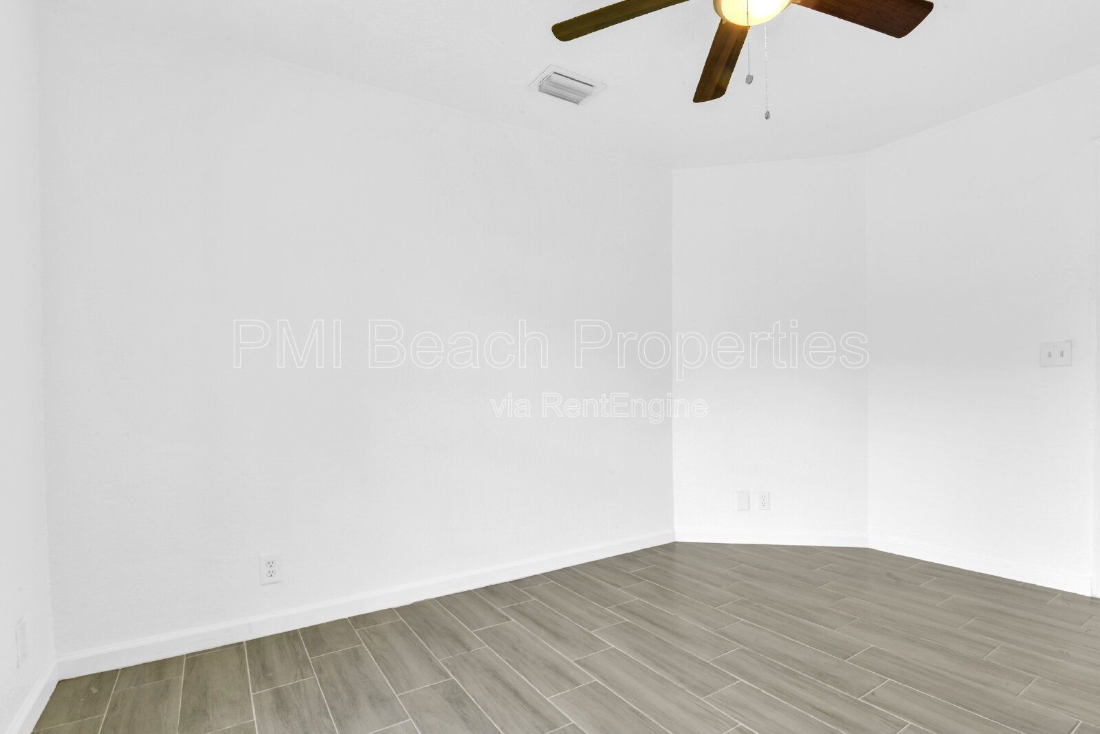 Spacious 4 Bedroom Townhouse in Wellington! property image