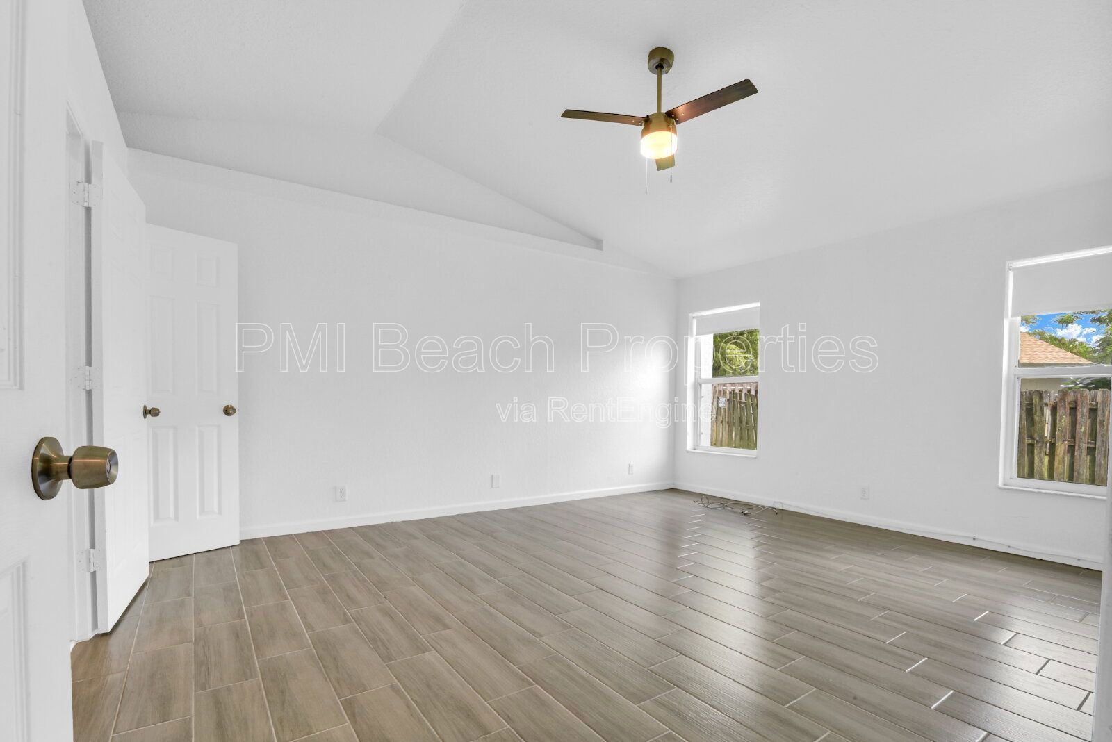 Spacious 4 Bedroom Townhouse in Wellington! property image
