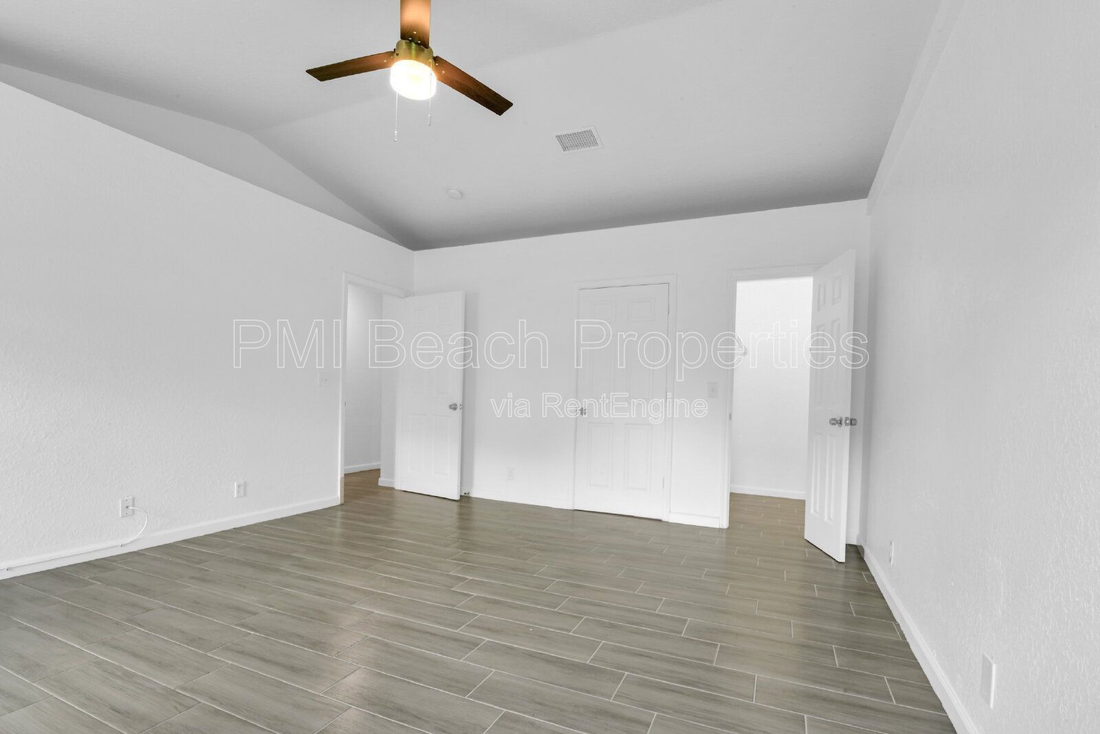 Spacious 4 Bedroom Townhouse in Wellington! property image