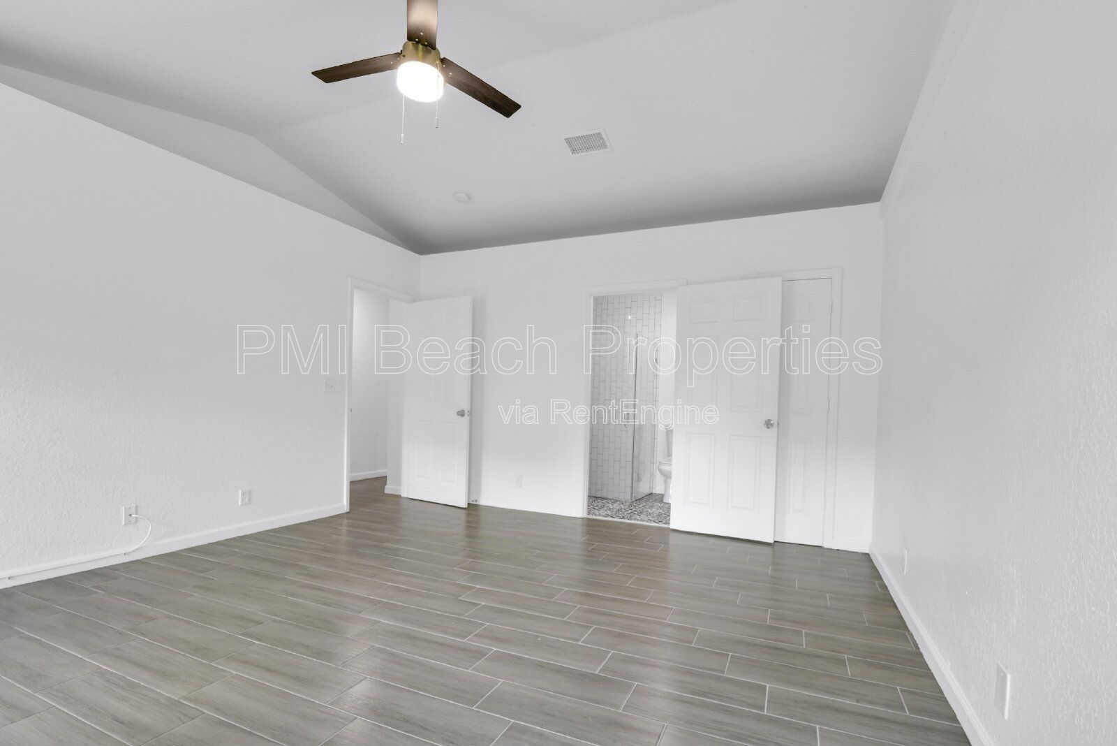 Spacious 4 Bedroom Townhouse in Wellington! property image