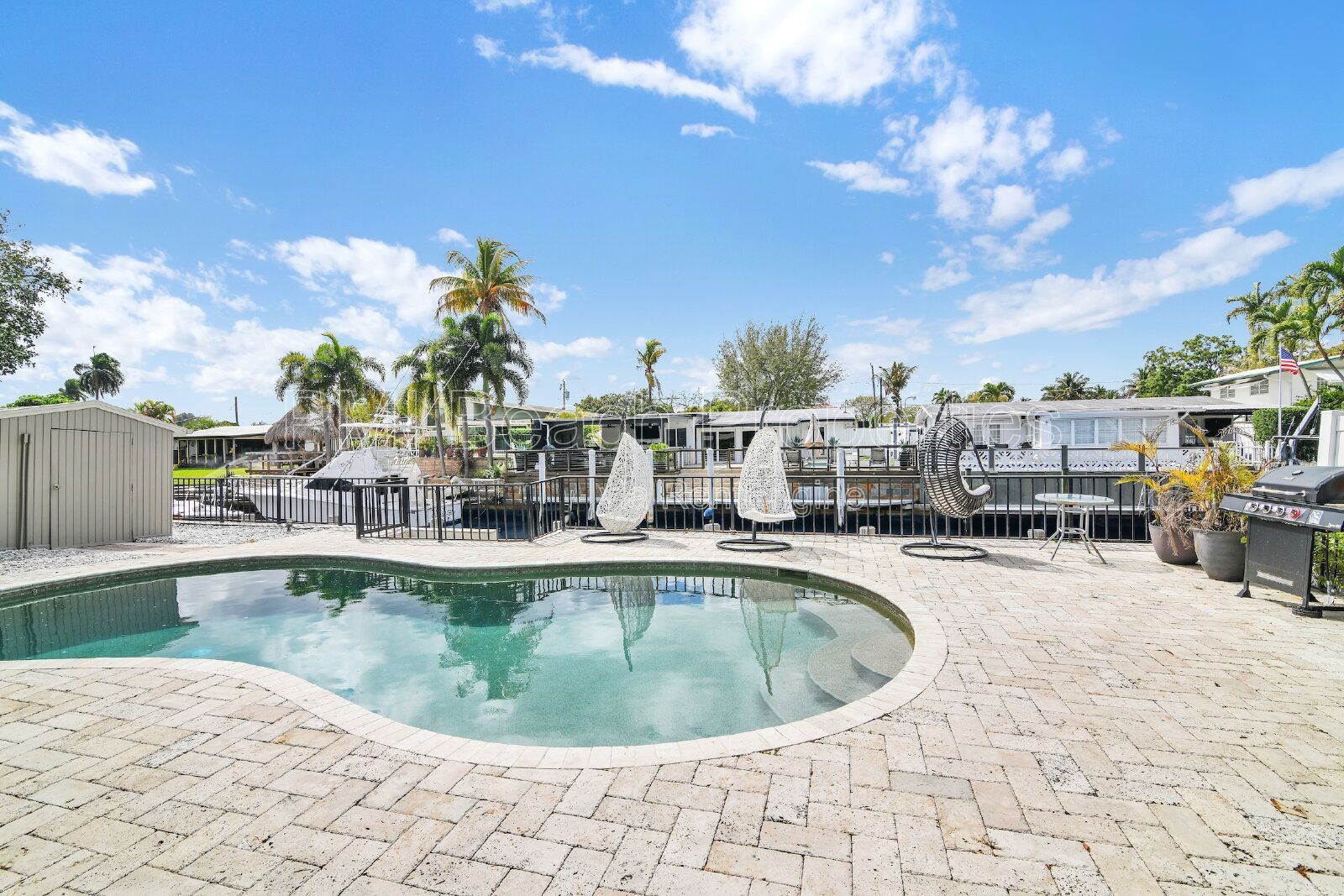 Canal front, Pool Home! property image