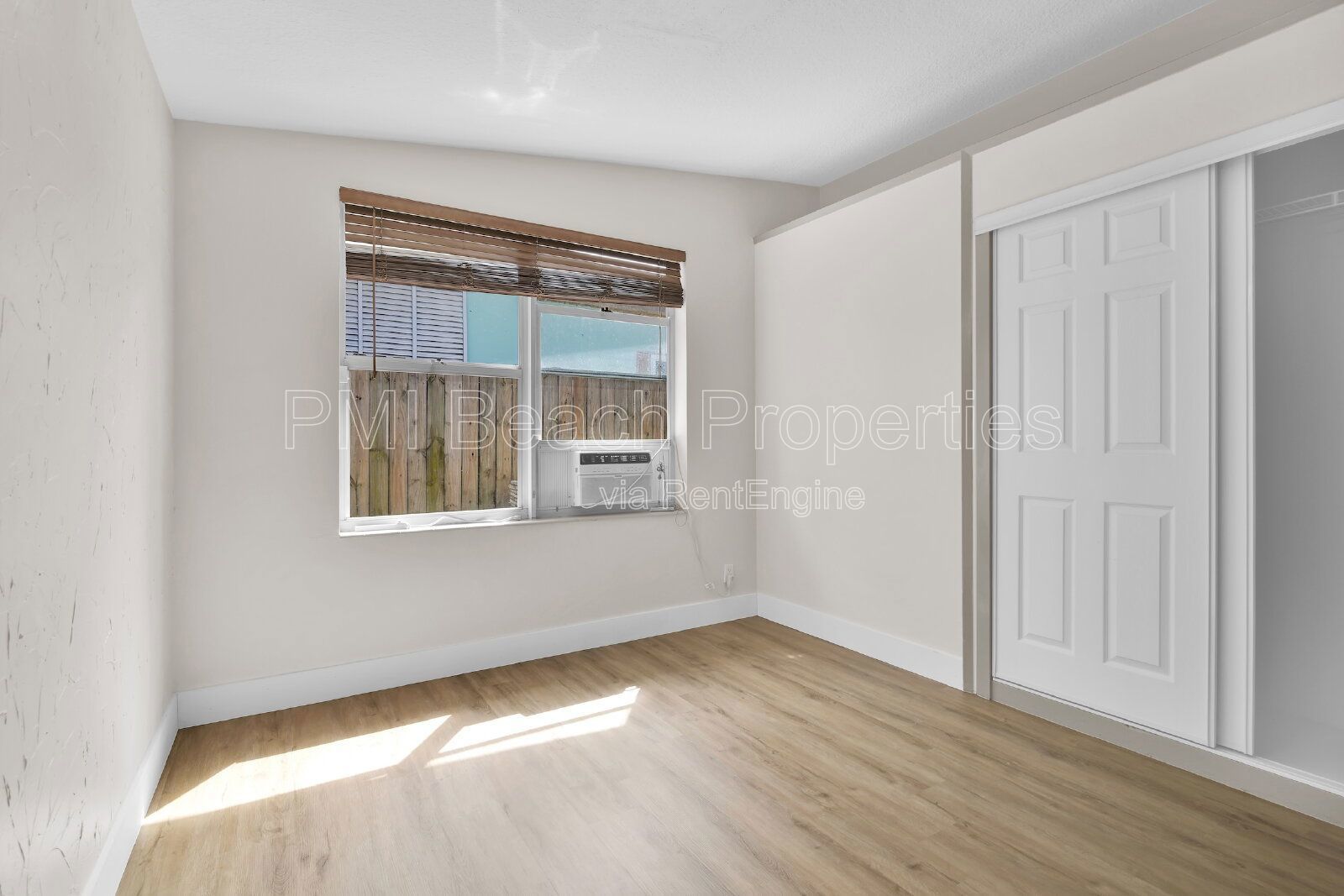 Canal front, Pool Home! property image