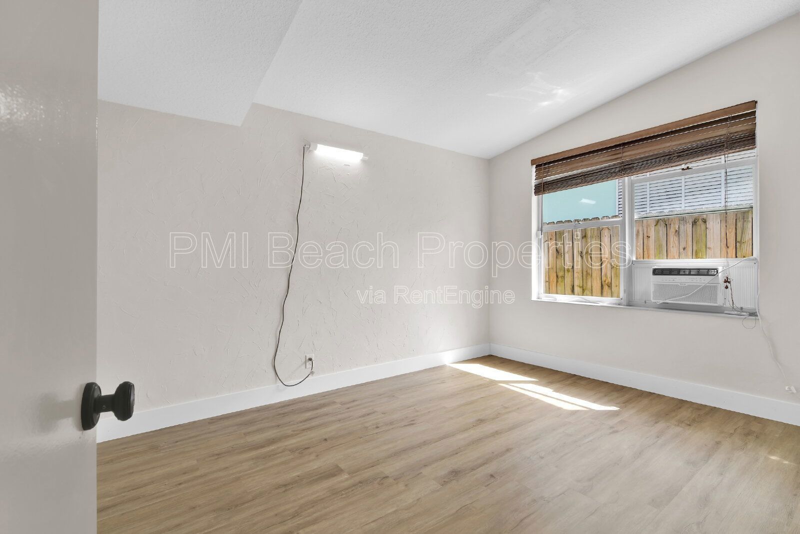 Canal front, Pool Home! property image