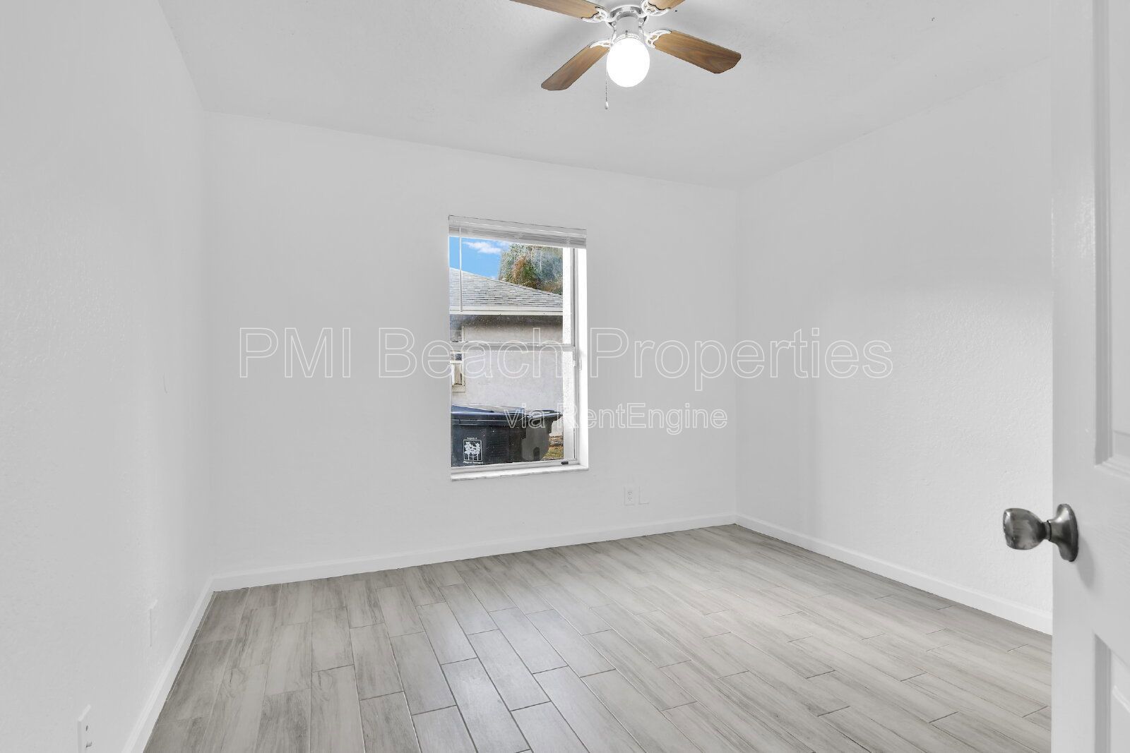 Spacious 4 Bed/ 2bathroom Townhouse in Wellington! property image