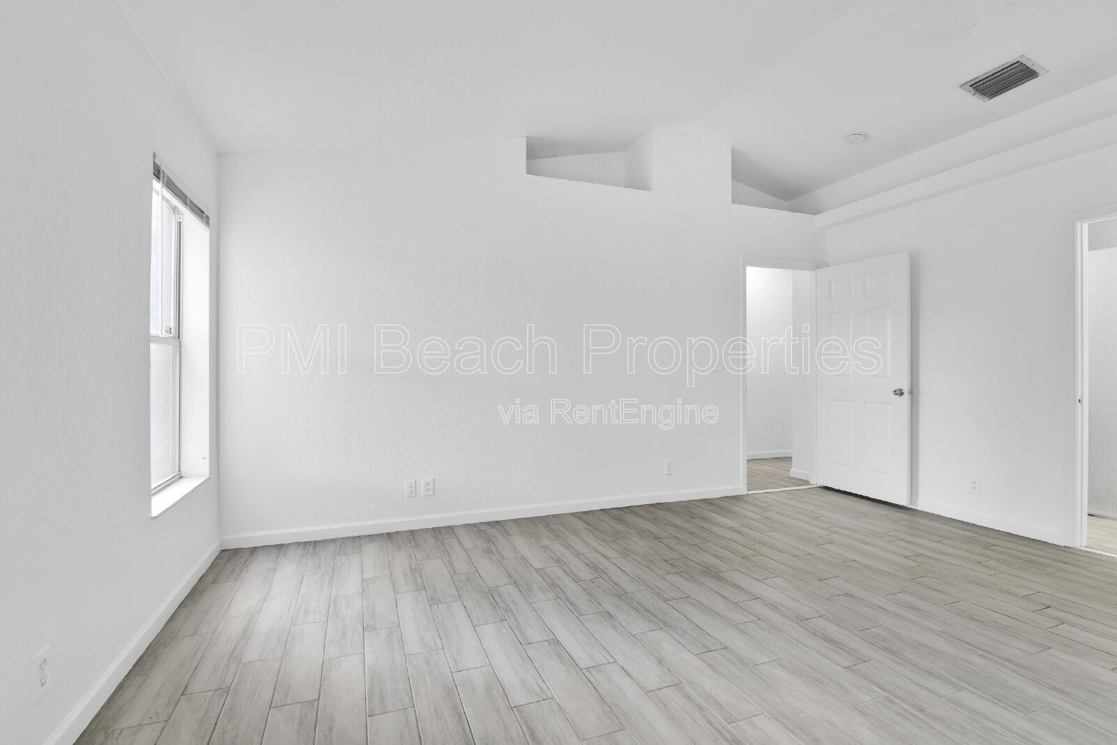 Spacious 4 Bed/ 2bathroom Townhouse in Wellington! property image