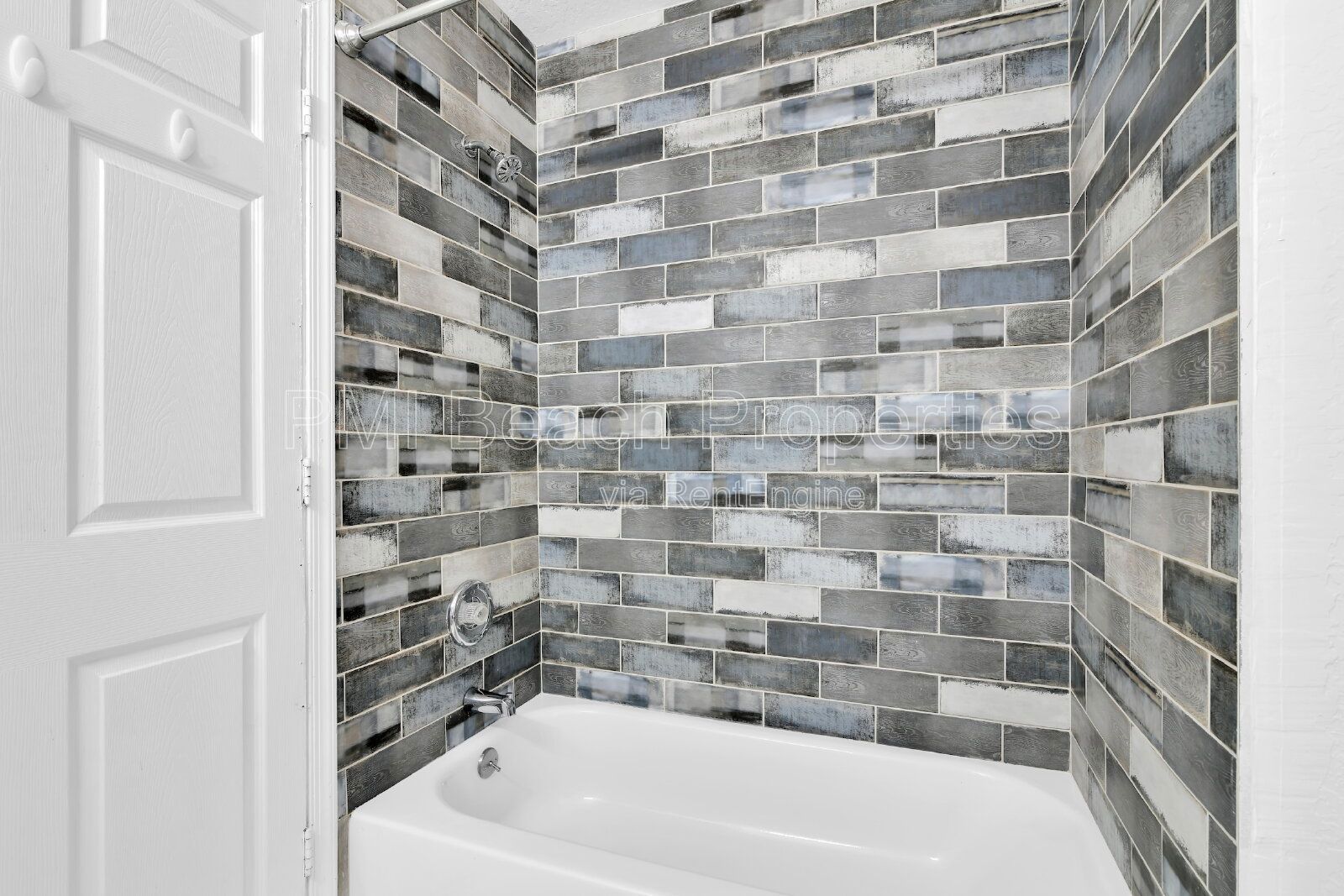 Spacious 4 Bed/ 2bathroom Townhouse in Wellington! property image