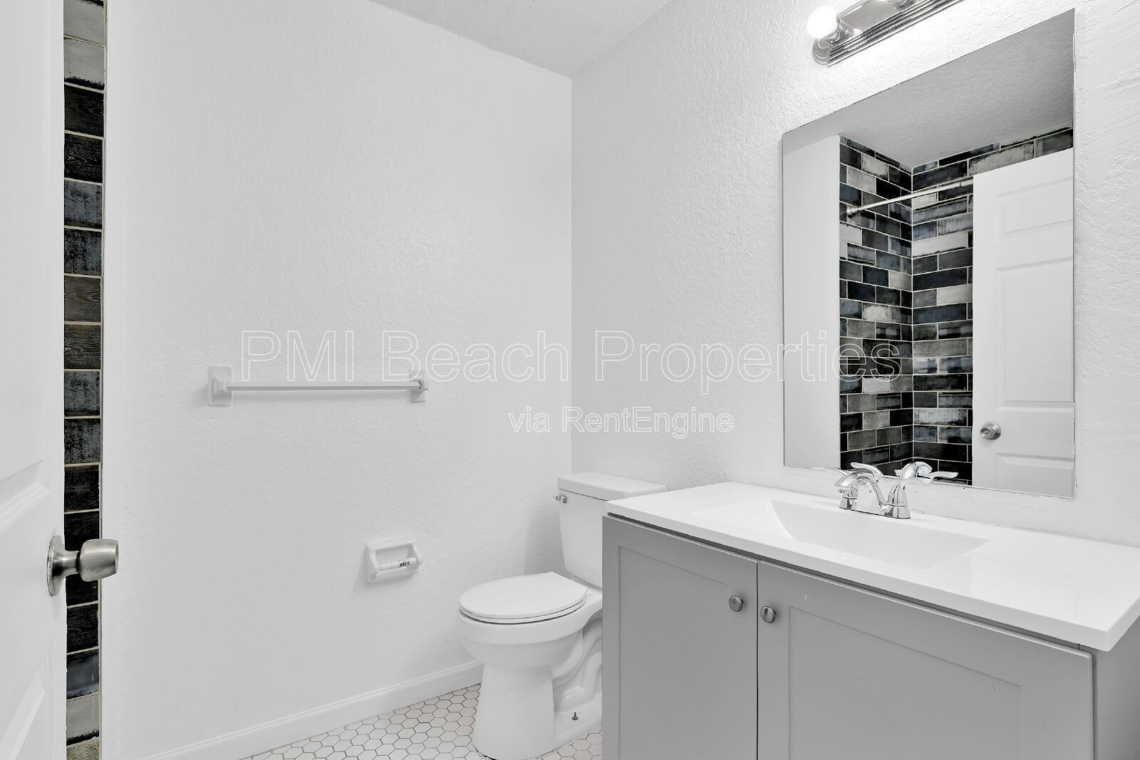 Spacious 4 Bed/ 2bathroom Townhouse in Wellington! property image