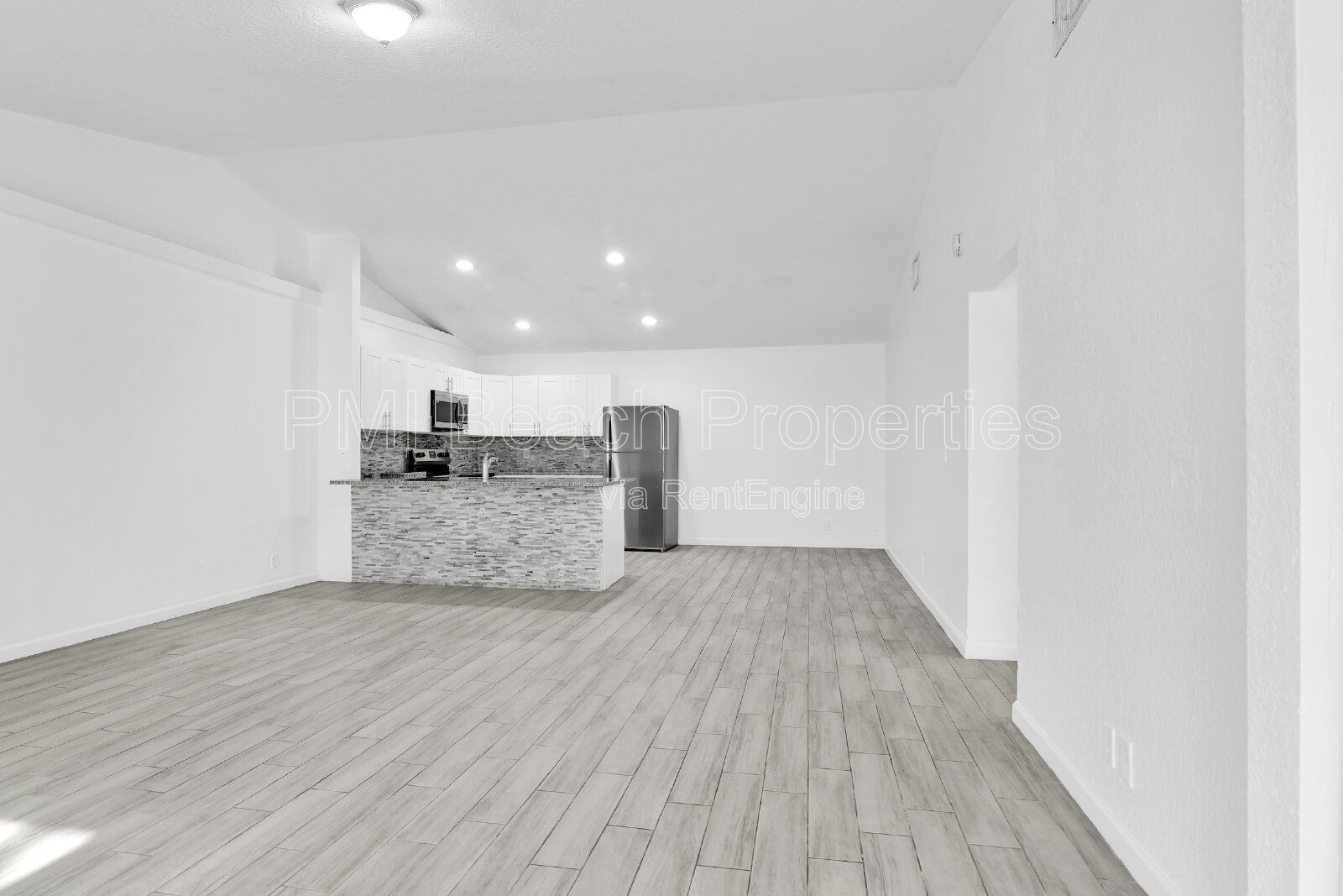 Spacious 4 Bed/ 2bathroom Townhouse in Wellington! property image