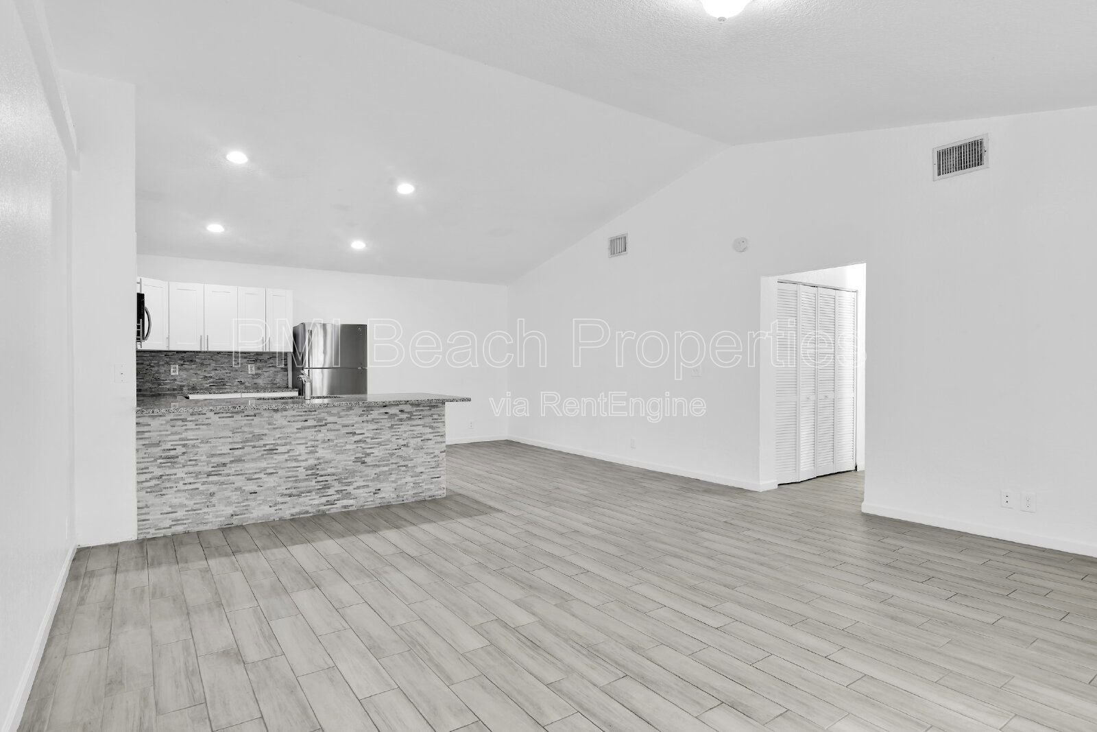 Spacious 4 Bed/ 2bathroom Townhouse in Wellington! property image