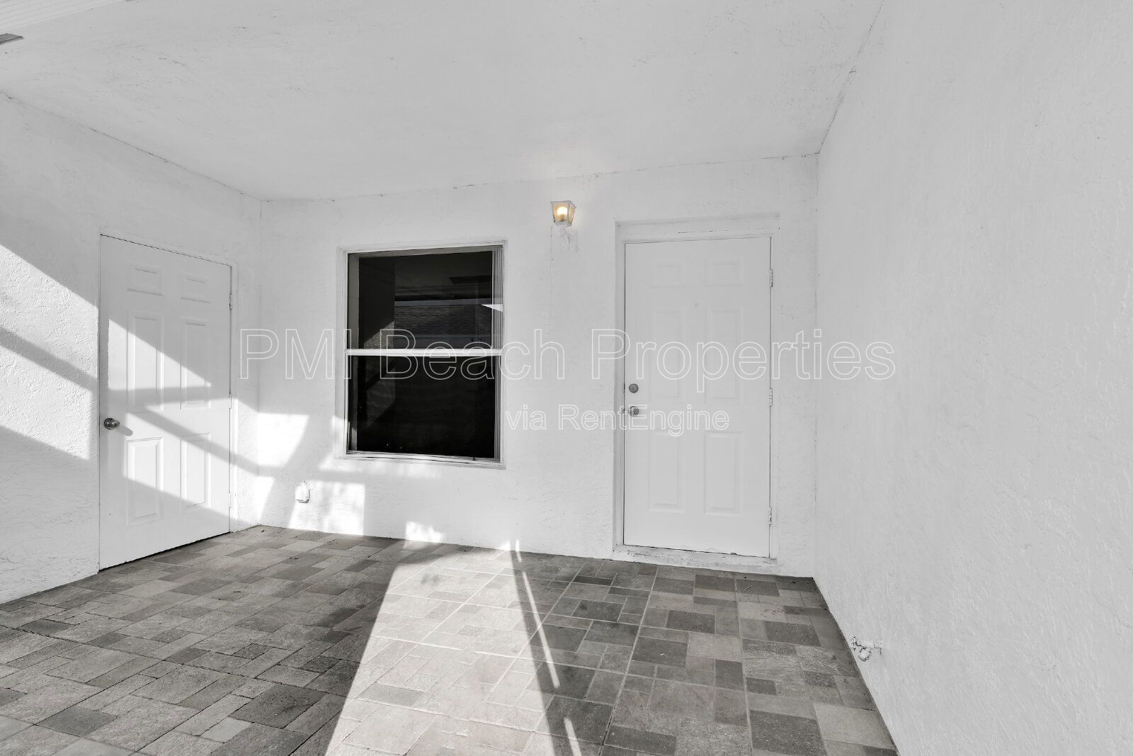 Spacious 4 Bed/ 2bathroom Townhouse in Wellington! property image