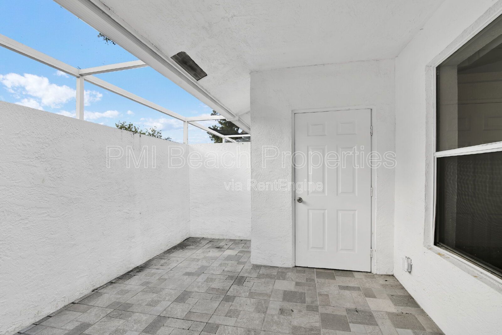 Spacious 4 Bed/ 2bathroom Townhouse in Wellington! property image