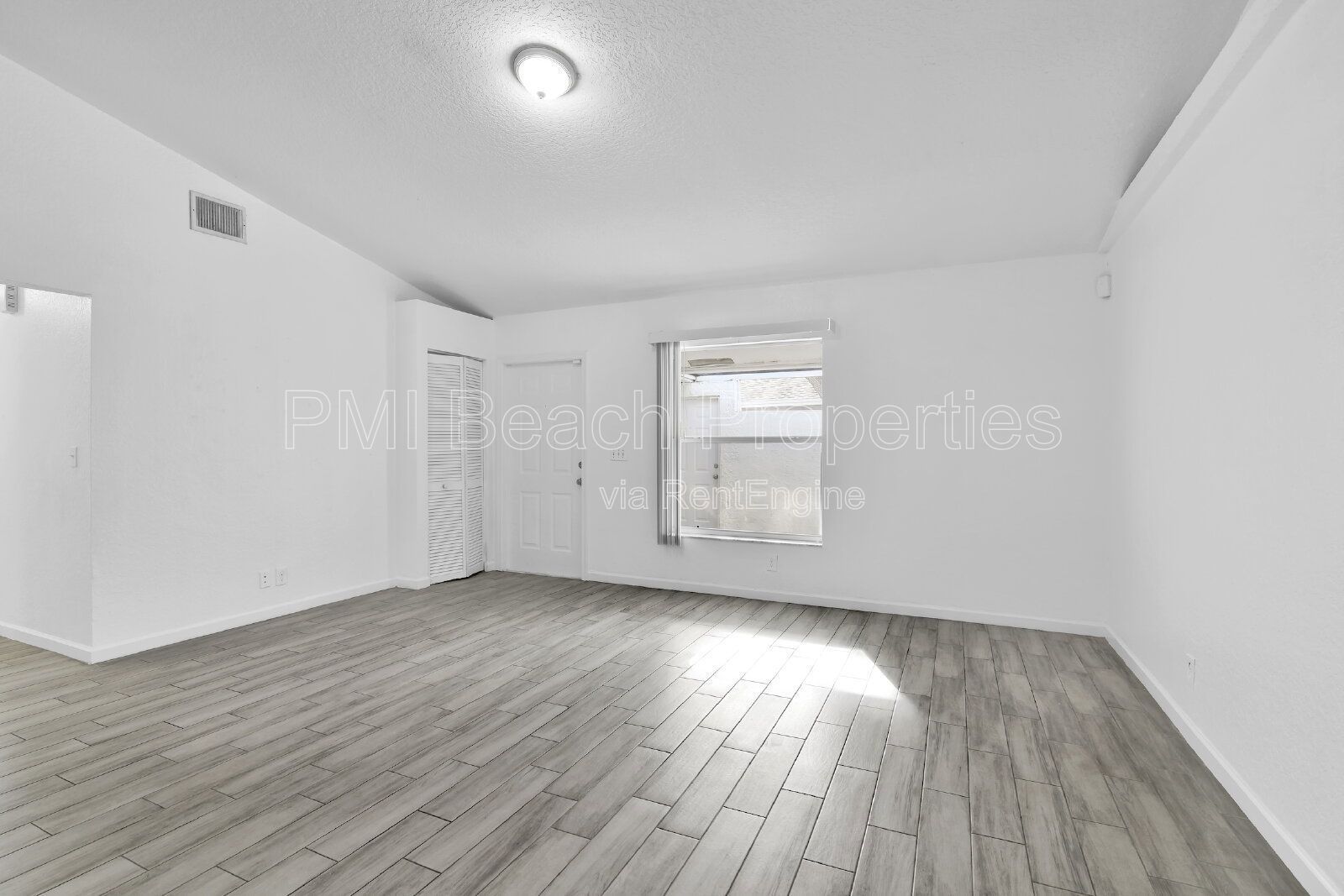 Spacious 4 Bed/ 2bathroom Townhouse in Wellington! property image